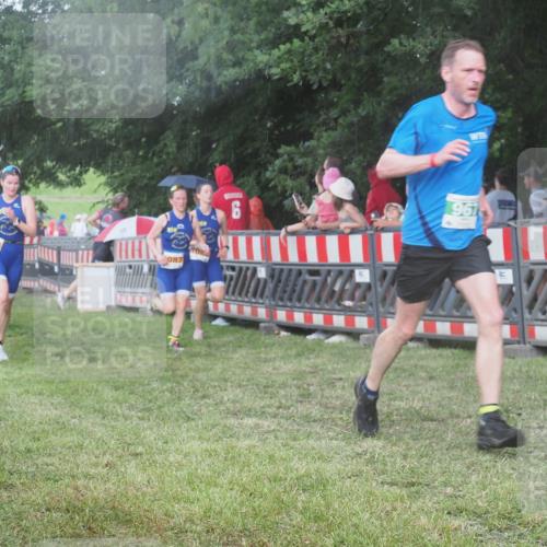 21.06.2025 - 27. Vierlanden-Triathlon KatJ http://msf.ph/oto/8029321 15.06.2025 13:34:53 Ziel 967, 1085, 1086, 1087 meine-sportfotos.de