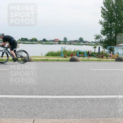 15.06.2025 - 27. Vierlanden-Triathlon H.Heesch http://msf.ph/oto/8029327 15.06.2025 11:27:10 Radfahren 205, 825 meine-sportfotos.de