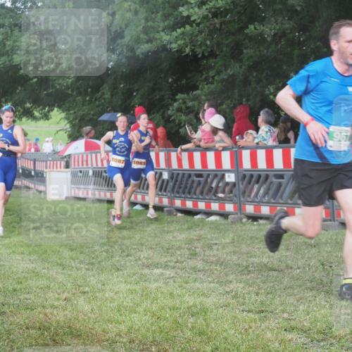 21.06.2025 - 27. Vierlanden-Triathlon KatJ http://msf.ph/oto/8029329 15.06.2025 13:34:53 Ziel 967, 1085, 1086, 1087 meine-sportfotos.de
