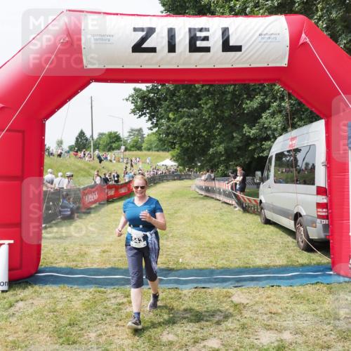21.06.2025 - 27. Vierlanden-Triathlon MichiJ http://msf.ph/oto/8029330 15.06.2026 12:20:28 Ziel 543 meine-sportfotos.de