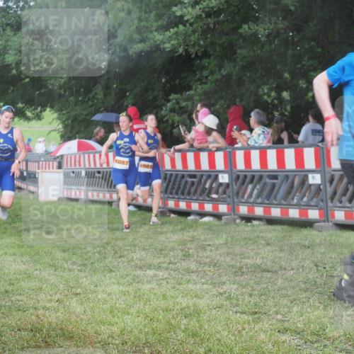 21.06.2025 - 27. Vierlanden-Triathlon KatJ http://msf.ph/oto/8029334 15.06.2025 13:34:53 Ziel 967, 1085, 1086, 1087 meine-sportfotos.de
