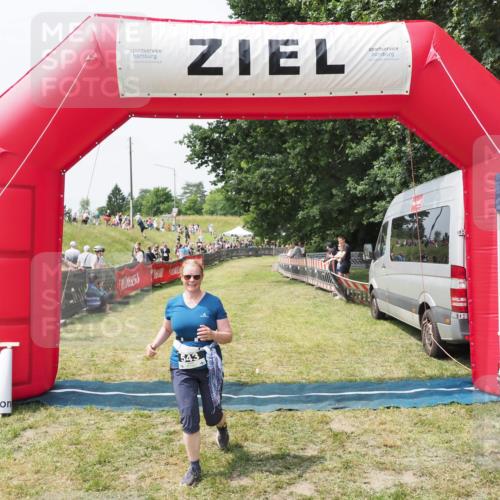 21.06.2025 - 27. Vierlanden-Triathlon MichiJ http://msf.ph/oto/8029337 15.06.2026 12:20:28 Ziel 543 meine-sportfotos.de