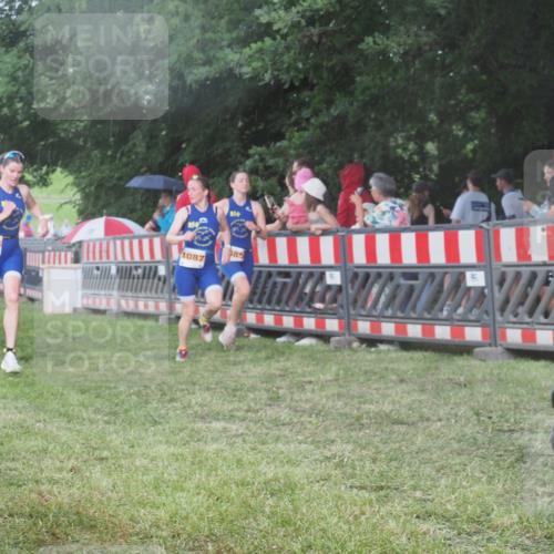 21.06.2025 - 27. Vierlanden-Triathlon KatJ http://msf.ph/oto/8029340 15.06.2025 13:34:53 Ziel 967, 1085, 1086, 1087 meine-sportfotos.de