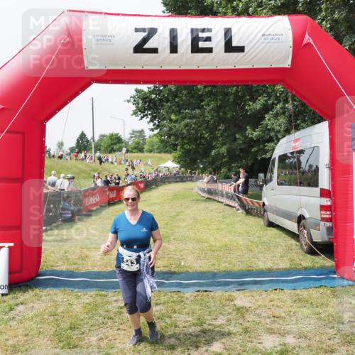 21.06.2025 - 27. Vierlanden-Triathlon MichiJ http://msf.ph/oto/8029345 15.06.2026 12:20:28 Ziel 543 meine-sportfotos.de