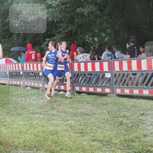 21.06.2025 - 27. Vierlanden-Triathlon KatJ http://msf.ph/oto/8029360 15.06.2025 13:34:54 Ziel 967, 1085, 1086, 1087 meine-sportfotos.de