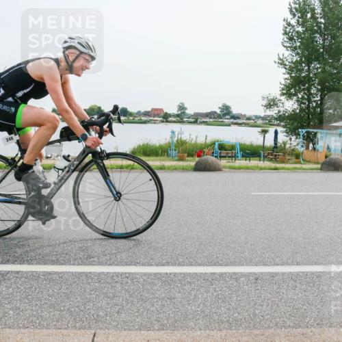 15.06.2025 - 27. Vierlanden-Triathlon H.Heesch http://msf.ph/oto/8029368 15.06.2025 10:30:27 Radfahren 239, 248, 515, 563 meine-sportfotos.de