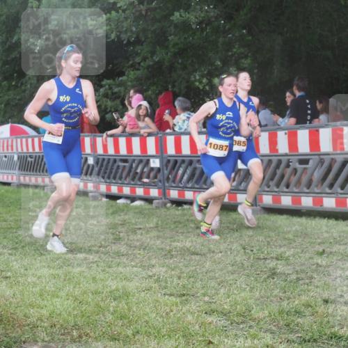 21.06.2025 - 27. Vierlanden-Triathlon KatJ http://msf.ph/oto/8029375 15.06.2025 13:34:54 Ziel 967, 1085, 1086, 1087 meine-sportfotos.de