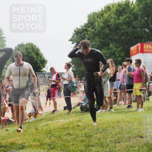 15.06.2025 - 27. Vierlanden-Triathlon KatJ http://msf.ph/oto/8029384 15.06.2025 11:05:13 Schwimmen 673, 739, 778, 801 meine-sportfotos.de