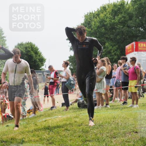 15.06.2025 - 27. Vierlanden-Triathlon KatJ http://msf.ph/oto/8029392 15.06.2025 11:05:14 Schwimmen 673, 739, 778, 801 meine-sportfotos.de