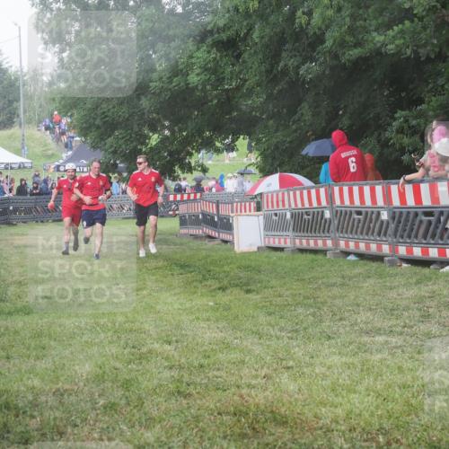 21.06.2025 - 27. Vierlanden-Triathlon KatJ http://msf.ph/oto/8029401 15.06.2025 13:35:06 Ziel 954 meine-sportfotos.de