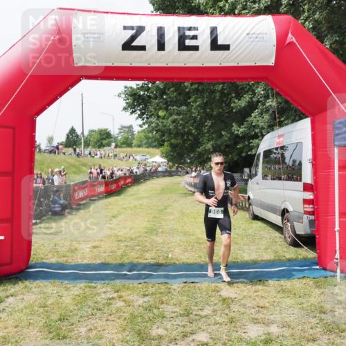 21.06.2025 - 27. Vierlanden-Triathlon MichiJ http://msf.ph/oto/8029402 15.06.2026 12:20:57 Ziel 868 meine-sportfotos.de