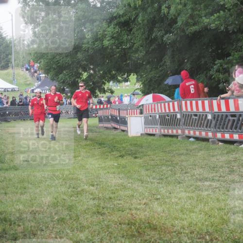 21.06.2025 - 27. Vierlanden-Triathlon KatJ http://msf.ph/oto/8029406 15.06.2025 13:35:07 Ziel 954 meine-sportfotos.de