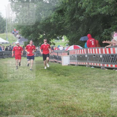 21.06.2025 - 27. Vierlanden-Triathlon KatJ http://msf.ph/oto/8029413 15.06.2025 13:35:07 Ziel 954 meine-sportfotos.de