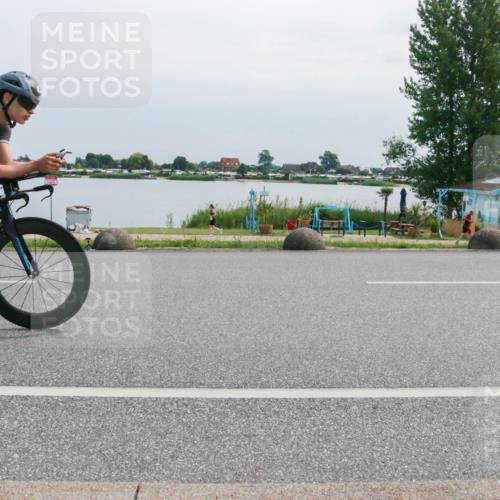 15.06.2025 - 27. Vierlanden-Triathlon H.Heesch http://msf.ph/oto/8029420 15.06.2025 11:27:37 Radfahren 47, 84, 650, 979 meine-sportfotos.de
