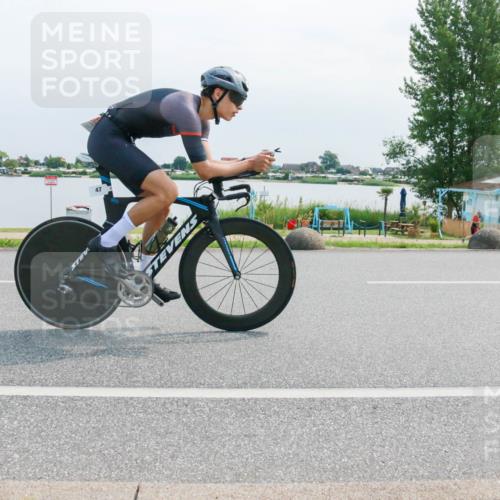 15.06.2025 - 27. Vierlanden-Triathlon H.Heesch http://msf.ph/oto/8029421 15.06.2025 11:27:37 Radfahren 47, 84, 650, 979 meine-sportfotos.de