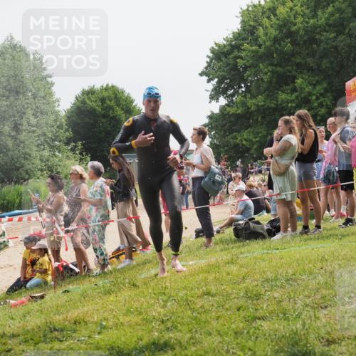 15.06.2025 - 27. Vierlanden-Triathlon KatJ http://msf.ph/oto/8029422 15.06.2025 11:05:18 Schwimmen 673, 739, 778, 801 meine-sportfotos.de