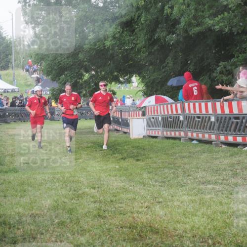 21.06.2025 - 27. Vierlanden-Triathlon KatJ http://msf.ph/oto/8029425 15.06.2025 13:35:07 Ziel 954 meine-sportfotos.de