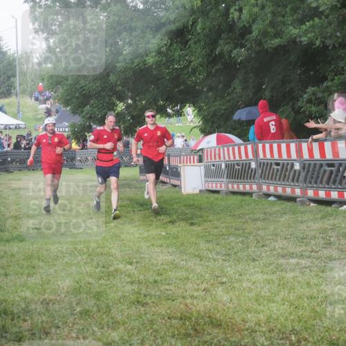 21.06.2025 - 27. Vierlanden-Triathlon KatJ http://msf.ph/oto/8029437 15.06.2025 13:35:08 Ziel 954 meine-sportfotos.de