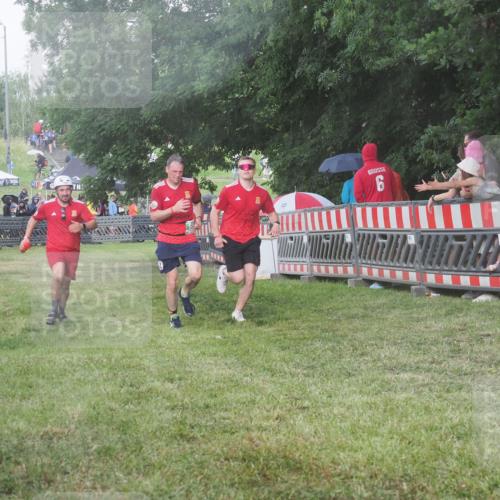 21.06.2025 - 27. Vierlanden-Triathlon KatJ http://msf.ph/oto/8029442 15.06.2025 13:35:08 Ziel 954 meine-sportfotos.de