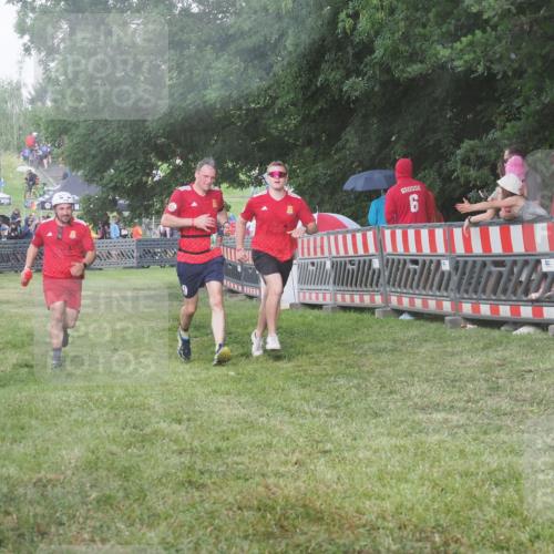 21.06.2025 - 27. Vierlanden-Triathlon KatJ http://msf.ph/oto/8029448 15.06.2025 13:35:08 Ziel 954 meine-sportfotos.de