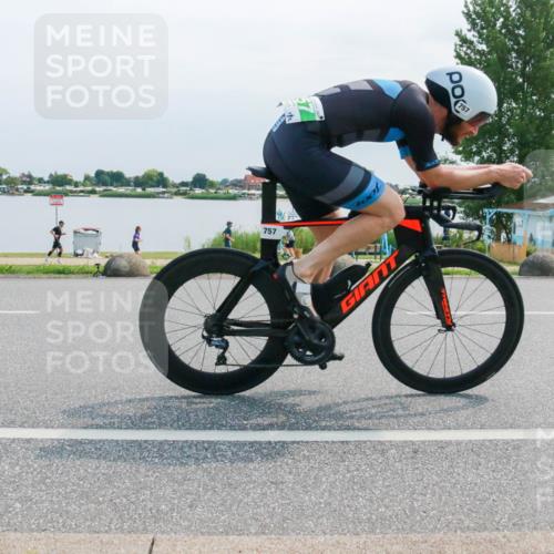 15.06.2025 - 27. Vierlanden-Triathlon H.Heesch http://msf.ph/oto/8029456 15.06.2025 11:27:53 Radfahren 757, 771, 826 meine-sportfotos.de