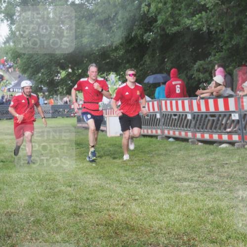 21.06.2025 - 27. Vierlanden-Triathlon KatJ http://msf.ph/oto/8029461 15.06.2025 13:35:08 Ziel 954 meine-sportfotos.de