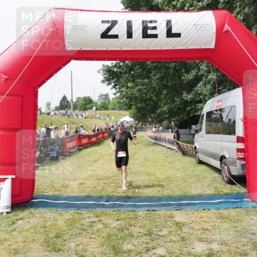 21.06.2025 - 27. Vierlanden-Triathlon MichiJ http://msf.ph/oto/8029465 15.06.2026 12:21:08 Ziel 78 meine-sportfotos.de