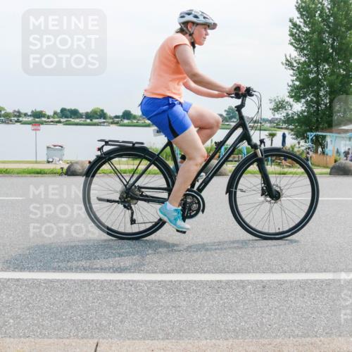 15.06.2025 - 27. Vierlanden-Triathlon H.Heesch http://msf.ph/oto/8029473 15.06.2025 11:28:00 Radfahren 498 meine-sportfotos.de