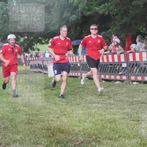 21.06.2025 - 27. Vierlanden-Triathlon KatJ http://msf.ph/oto/8029475 15.06.2025 13:35:09 Ziel 954 meine-sportfotos.de