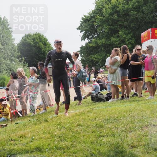 15.06.2025 - 27. Vierlanden-Triathlon KatJ http://msf.ph/oto/8029476 15.06.2025 11:05:27 Schwimmen 778, 840, 866 meine-sportfotos.de