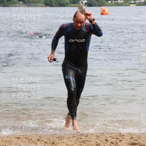15.06.2025 - 27. Vierlanden-Triathlon Lena Gebhardt http://msf.ph/oto/8029481 15.06.2025 11:05:28 Schwimmen 840, 866 meine-sportfotos.de