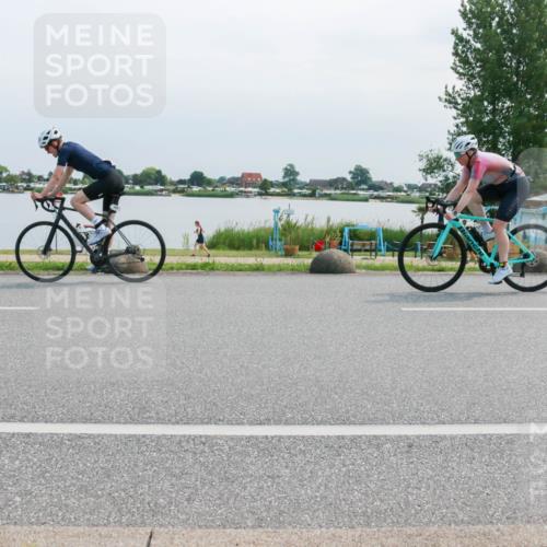 15.06.2025 - 27. Vierlanden-Triathlon H.Heesch http://msf.ph/oto/8029485 15.06.2025 11:28:04 Radfahren 237, 876, 933 meine-sportfotos.de