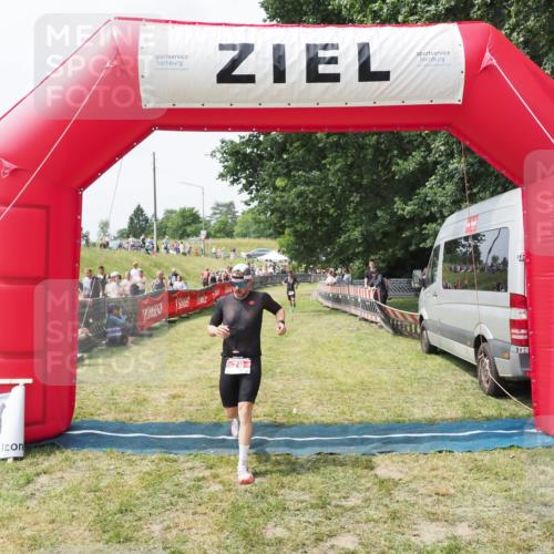 21.06.2025 - 27. Vierlanden-Triathlon MichiJ http://msf.ph/oto/8029486 15.06.2026 12:21:09 Ziel 78 meine-sportfotos.de