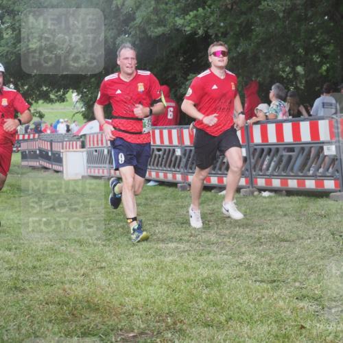 21.06.2025 - 27. Vierlanden-Triathlon KatJ http://msf.ph/oto/8029488 15.06.2025 13:35:09 Ziel 954 meine-sportfotos.de