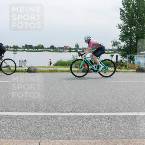 15.06.2025 - 27. Vierlanden-Triathlon H.Heesch http://msf.ph/oto/8029489 15.06.2025 11:28:04 Radfahren 237, 876, 933 meine-sportfotos.de