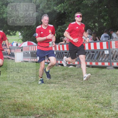21.06.2025 - 27. Vierlanden-Triathlon KatJ http://msf.ph/oto/8029495 15.06.2025 13:35:09 Ziel 954 meine-sportfotos.de