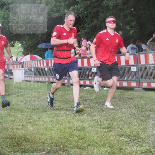 21.06.2025 - 27. Vierlanden-Triathlon KatJ http://msf.ph/oto/8029500 15.06.2025 13:35:09 Ziel 954 meine-sportfotos.de