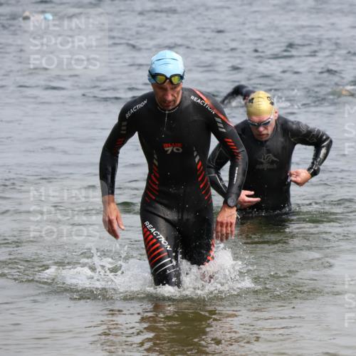 15.06.2025 - 27. Vierlanden-Triathlon Lena Gebhardt http://msf.ph/oto/8029511 15.06.2025 11:05:34 Schwimmen 840, 854 meine-sportfotos.de