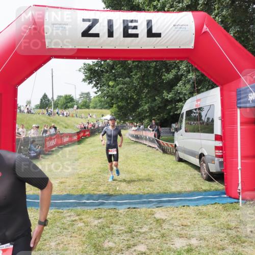 21.06.2025 - 27. Vierlanden-Triathlon MichiJ http://msf.ph/oto/8029513 15.06.2026 12:21:13 Ziel 78, 120 meine-sportfotos.de