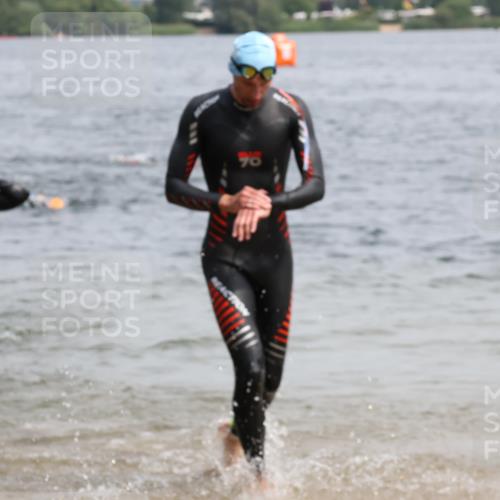 15.06.2025 - 27. Vierlanden-Triathlon Lena Gebhardt http://msf.ph/oto/8029518 15.06.2025 11:05:37 Schwimmen 837, 840, 854 meine-sportfotos.de