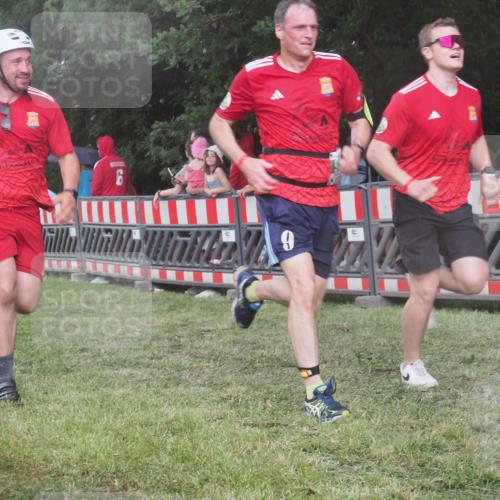 21.06.2025 - 27. Vierlanden-Triathlon KatJ http://msf.ph/oto/8029522 15.06.2025 13:35:10 Ziel 954 meine-sportfotos.de