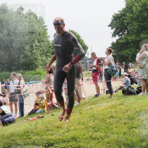 15.06.2025 - 27. Vierlanden-Triathlon KatJ http://msf.ph/oto/8029526 15.06.2025 11:05:29 Schwimmen 840, 866 meine-sportfotos.de