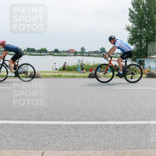 15.06.2025 - 27. Vierlanden-Triathlon H.Heesch http://msf.ph/oto/8029549 15.06.2025 11:28:37 Radfahren 925, 942, 965, 967 meine-sportfotos.de