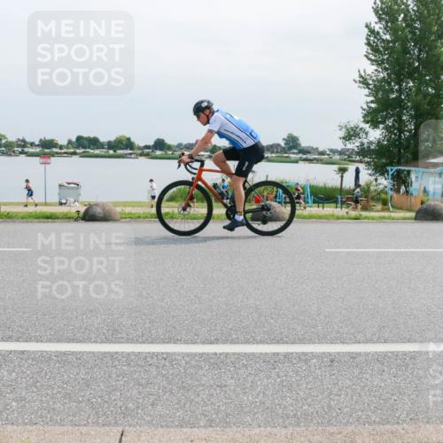 15.06.2025 - 27. Vierlanden-Triathlon H.Heesch http://msf.ph/oto/8029556 15.06.2025 11:28:37 Radfahren 925, 942, 965, 967 meine-sportfotos.de