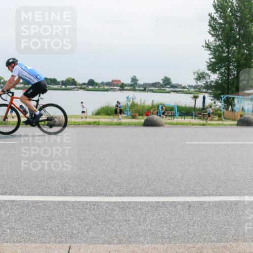 15.06.2025 - 27. Vierlanden-Triathlon H.Heesch http://msf.ph/oto/8029563 15.06.2025 11:28:37 Radfahren 925, 942, 965, 967 meine-sportfotos.de