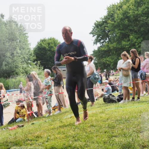 15.06.2025 - 27. Vierlanden-Triathlon KatJ http://msf.ph/oto/8029565 15.06.2025 11:05:35 Schwimmen 840, 866 meine-sportfotos.de