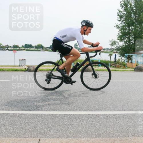 15.06.2025 - 27. Vierlanden-Triathlon H.Heesch http://msf.ph/oto/8029589 15.06.2025 10:31:04 Radfahren 11, 111, 135, 207, 303, 356, 474 meine-sportfotos.de