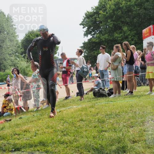 15.06.2025 - 27. Vierlanden-Triathlon KatJ http://msf.ph/oto/8029608 15.06.2025 11:05:44 Schwimmen 837, 854 meine-sportfotos.de