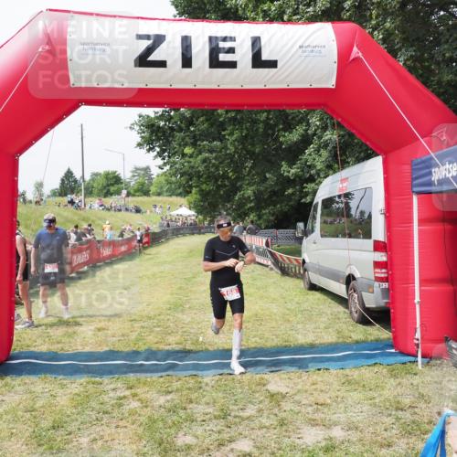 21.06.2025 - 27. Vierlanden-Triathlon MichiJ http://msf.ph/oto/8029616 15.06.2026 12:23:24 Ziel 168 meine-sportfotos.de