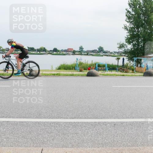 15.06.2025 - 27. Vierlanden-Triathlon H.Heesch http://msf.ph/oto/8029620 15.06.2025 11:28:47 Radfahren 72, 661, 909 meine-sportfotos.de